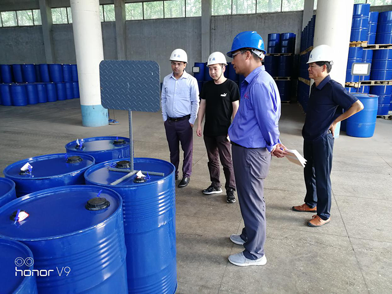 Foreign businessmen inspected the company's product - 2-cyanopyrazine and signed cooperation intention